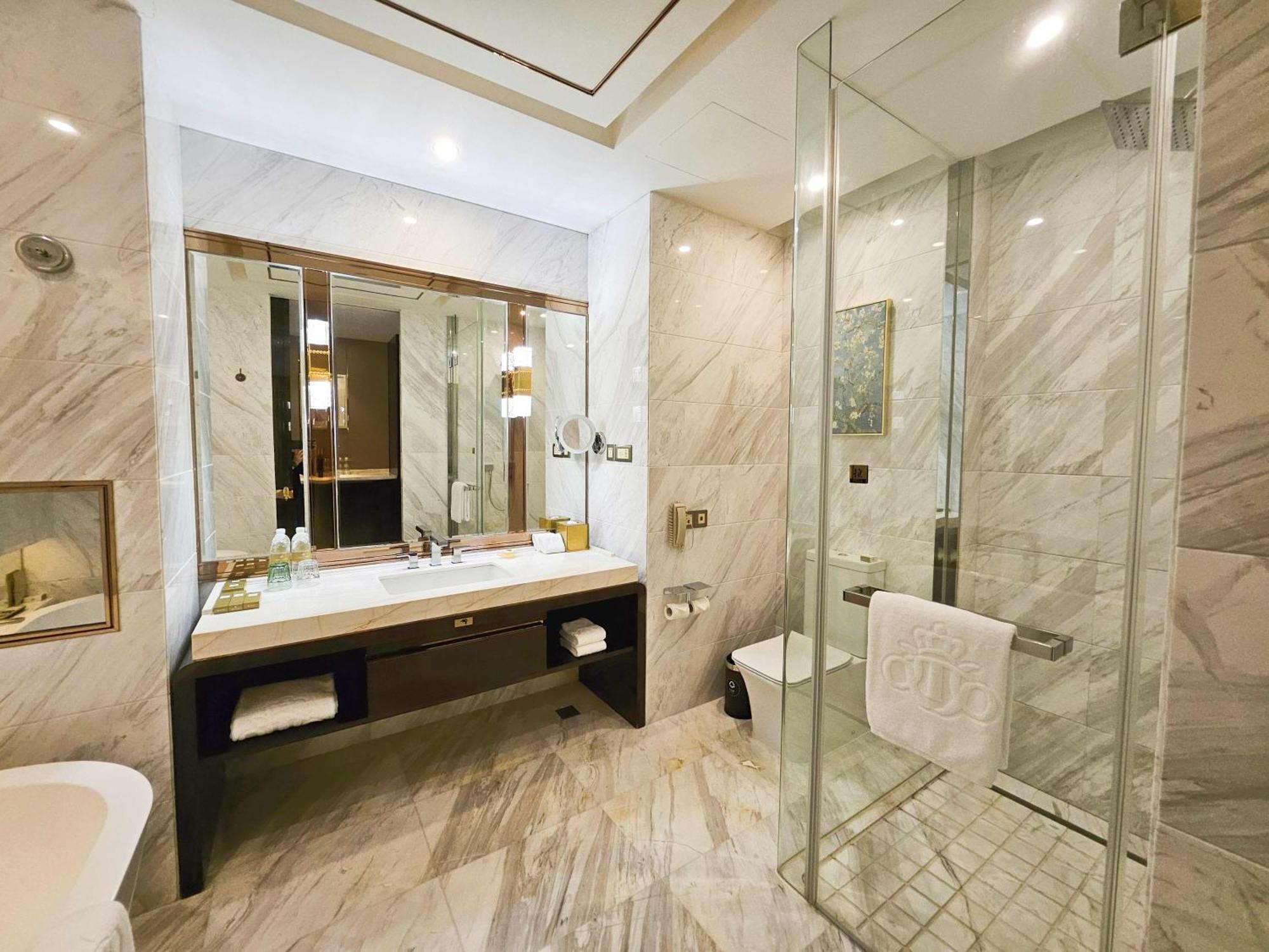 Royal Garden Hotel Shanghai-Free Shuttle To And From Disney & Pvg & Close Metro Line2 Easy To Sha New Expo Ngoại thất bức ảnh