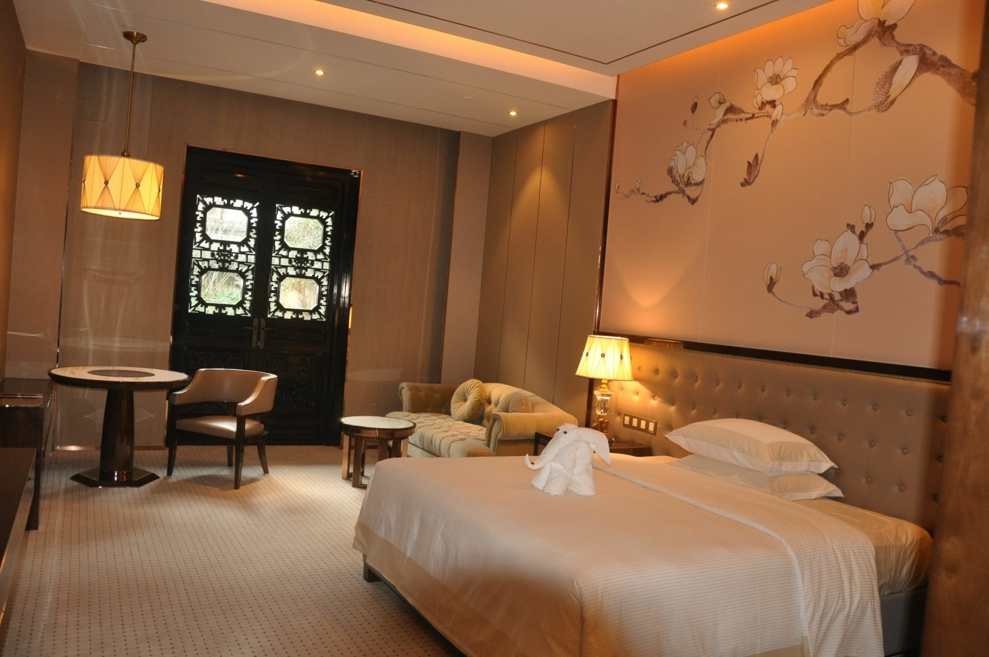 Royal Garden Hotel Shanghai-Free Shuttle To And From Disney & Pvg & Close Metro Line2 Easy To Sha New Expo Ngoại thất bức ảnh
