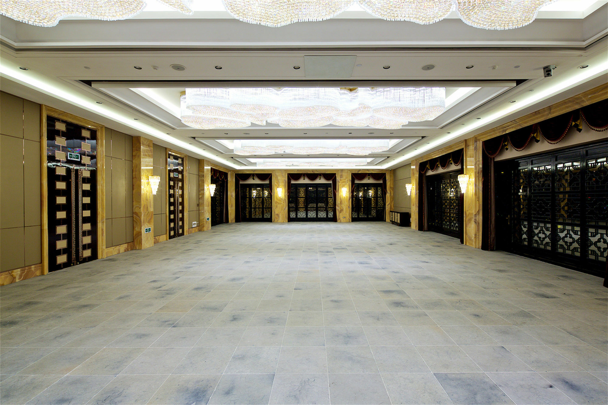 Royal Garden Hotel Shanghai-Free Shuttle To And From Disney & Pvg & Close Metro Line2 Easy To Sha New Expo Ngoại thất bức ảnh